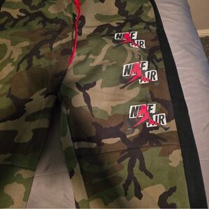 Men’s air Jordan camo joggers size xl